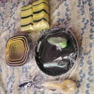 Bulk kitchen item lemon squeezer garlic grinder oil holder 3 bowl with their st